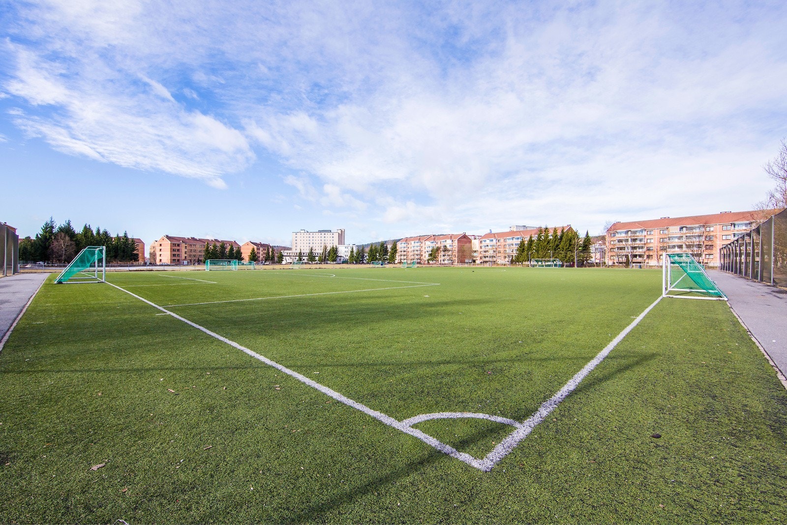 Noen få minutters gange finner du Kalbakken kunstgress. Galleribilde