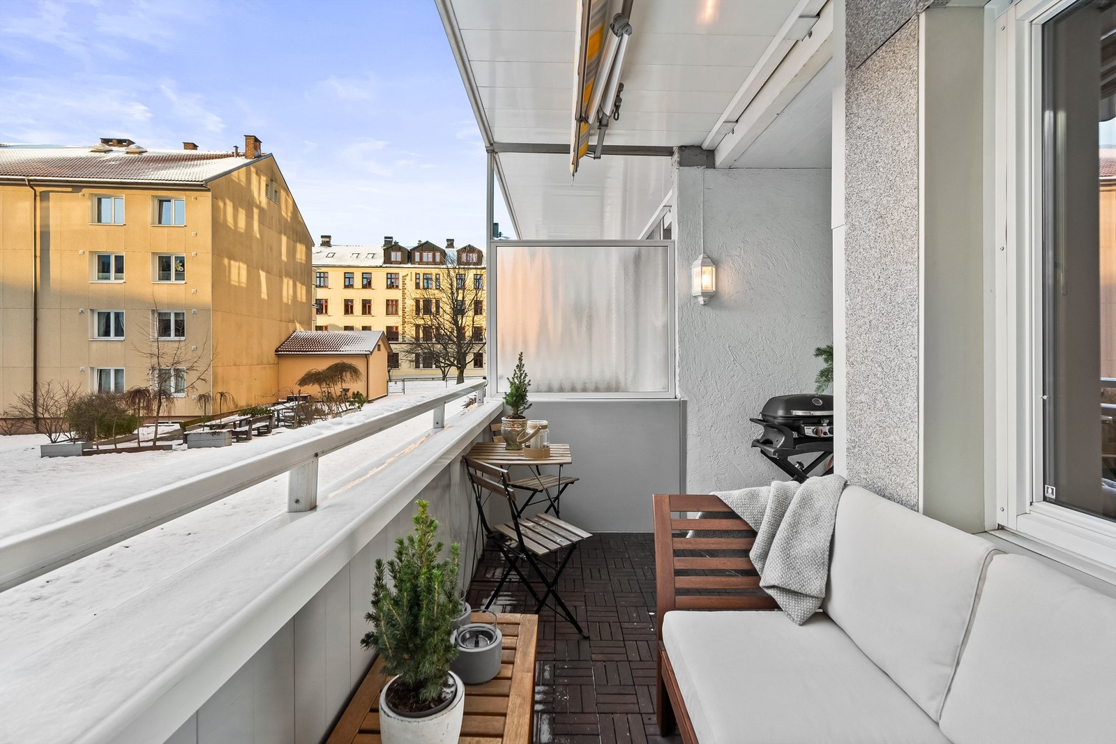 Her har du plass til sitteplasser samt bord. Galleribilde
