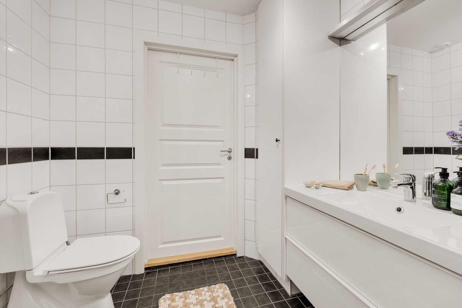 Det er plass og opplegg for vaskemaskin. Galleribilde