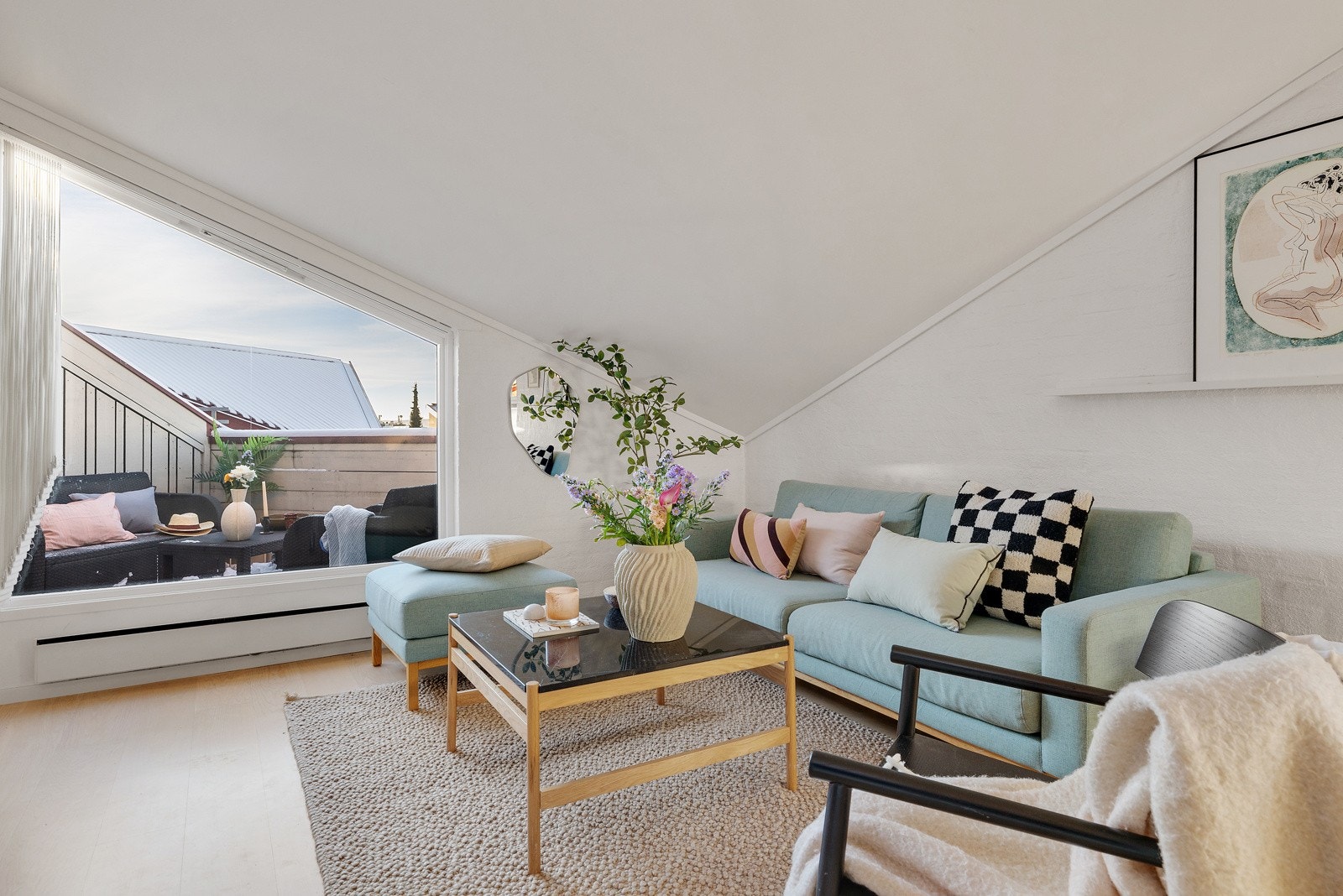 I stuen er det god plass til sofagruppe med tilhørende TV-møblement. Galleribilde