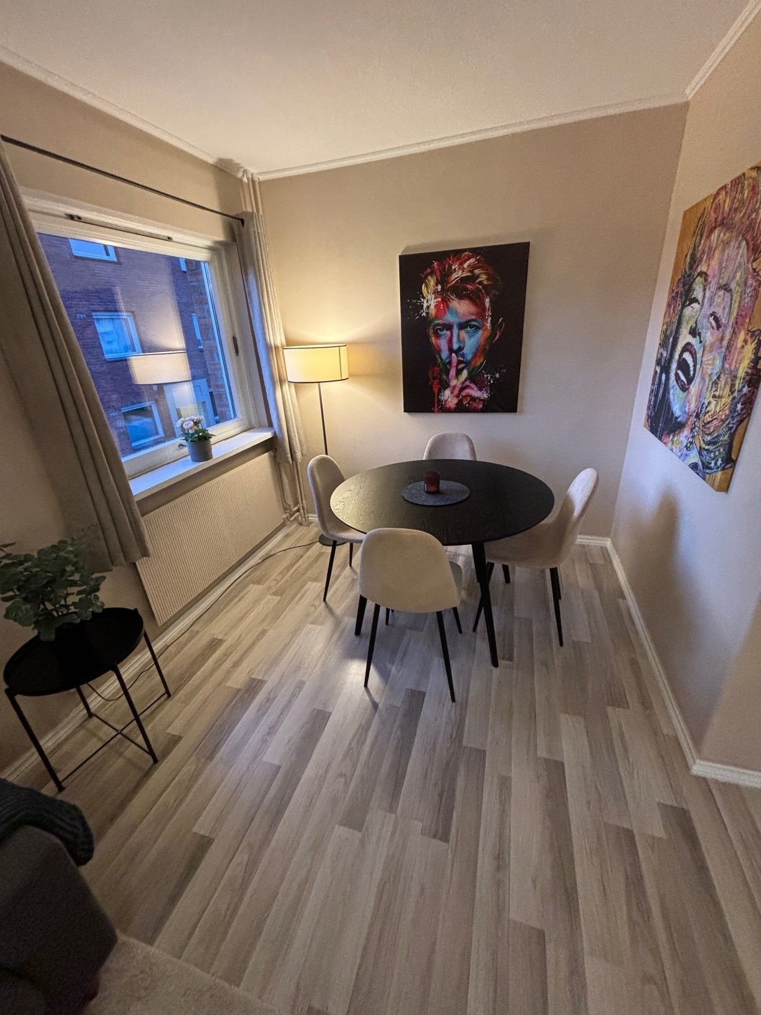 Hyggelig spiseplass. Galleribilde