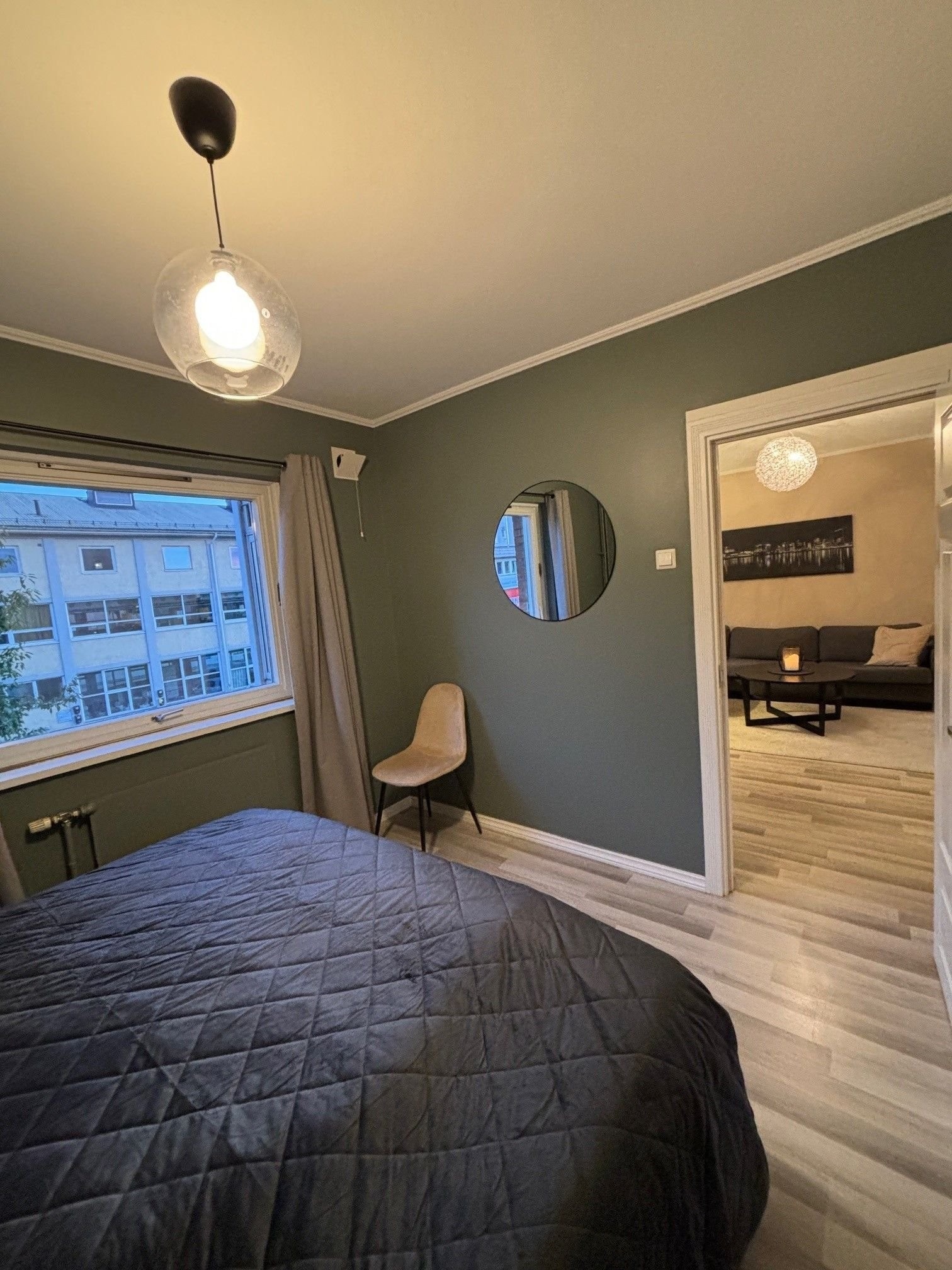 Soverom 2 mot stue. Galleribilde