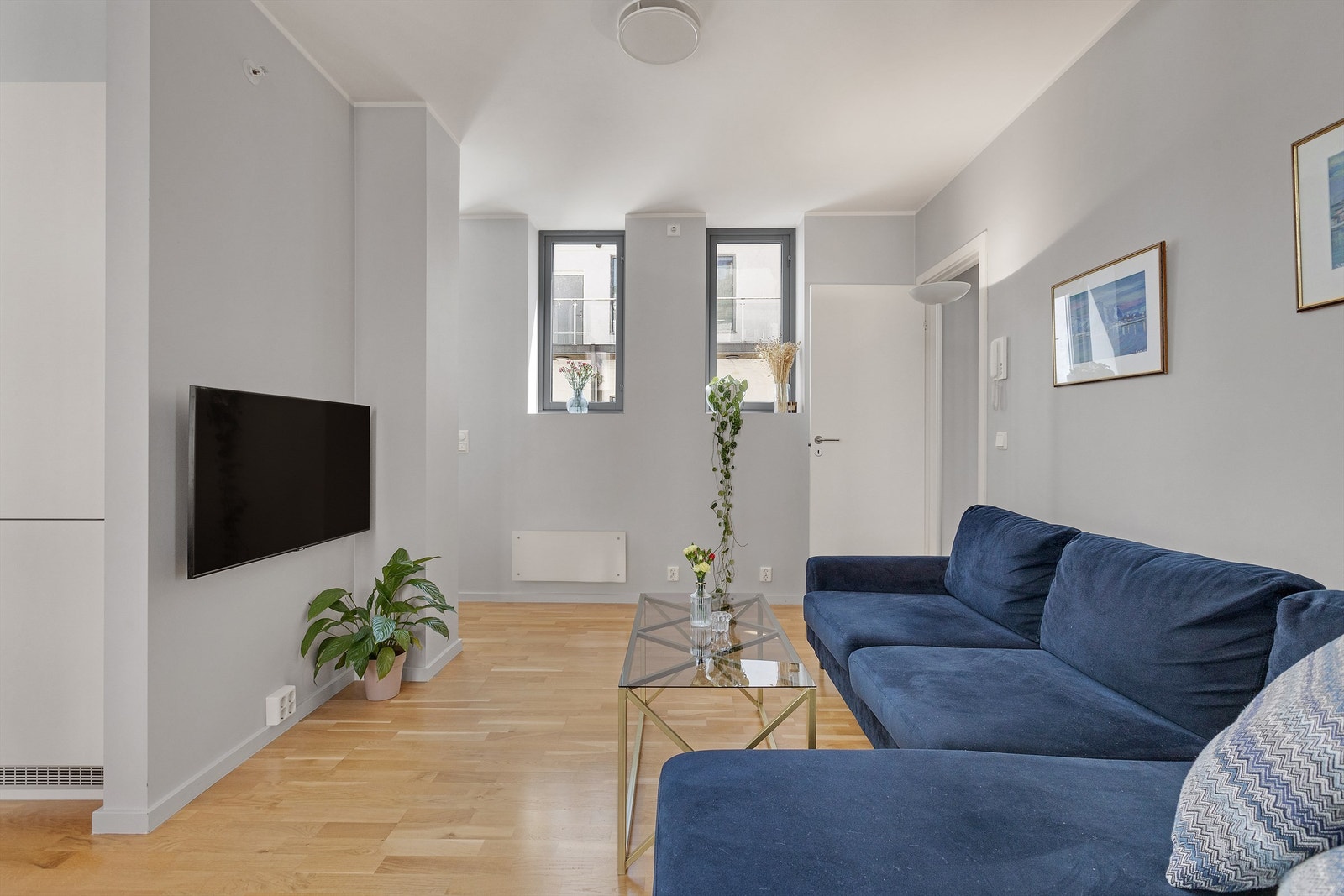 Leiligheten har elektrisk oppvarming via panelovner og balansert ventilasjon. Galleribilde