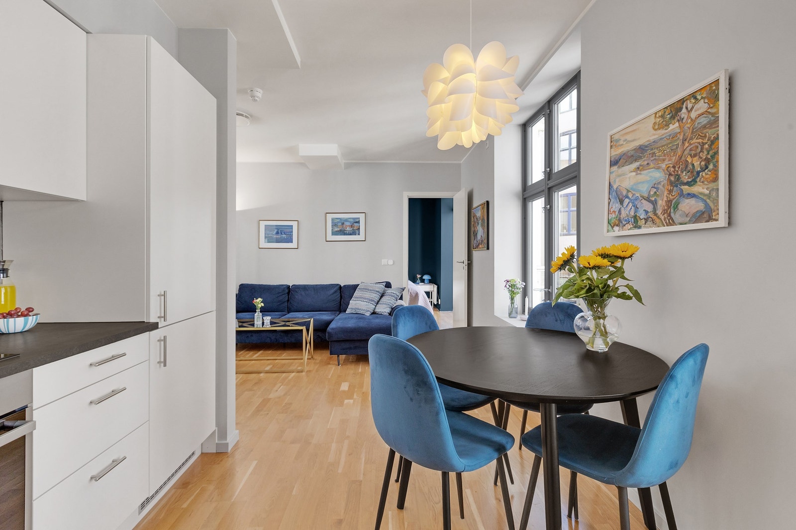 Sosial stue/kjøkkenløsning. Galleribilde