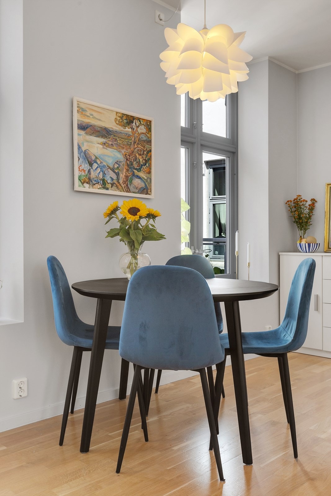 God plass til spisebord for flere middagsgjester. Galleribilde