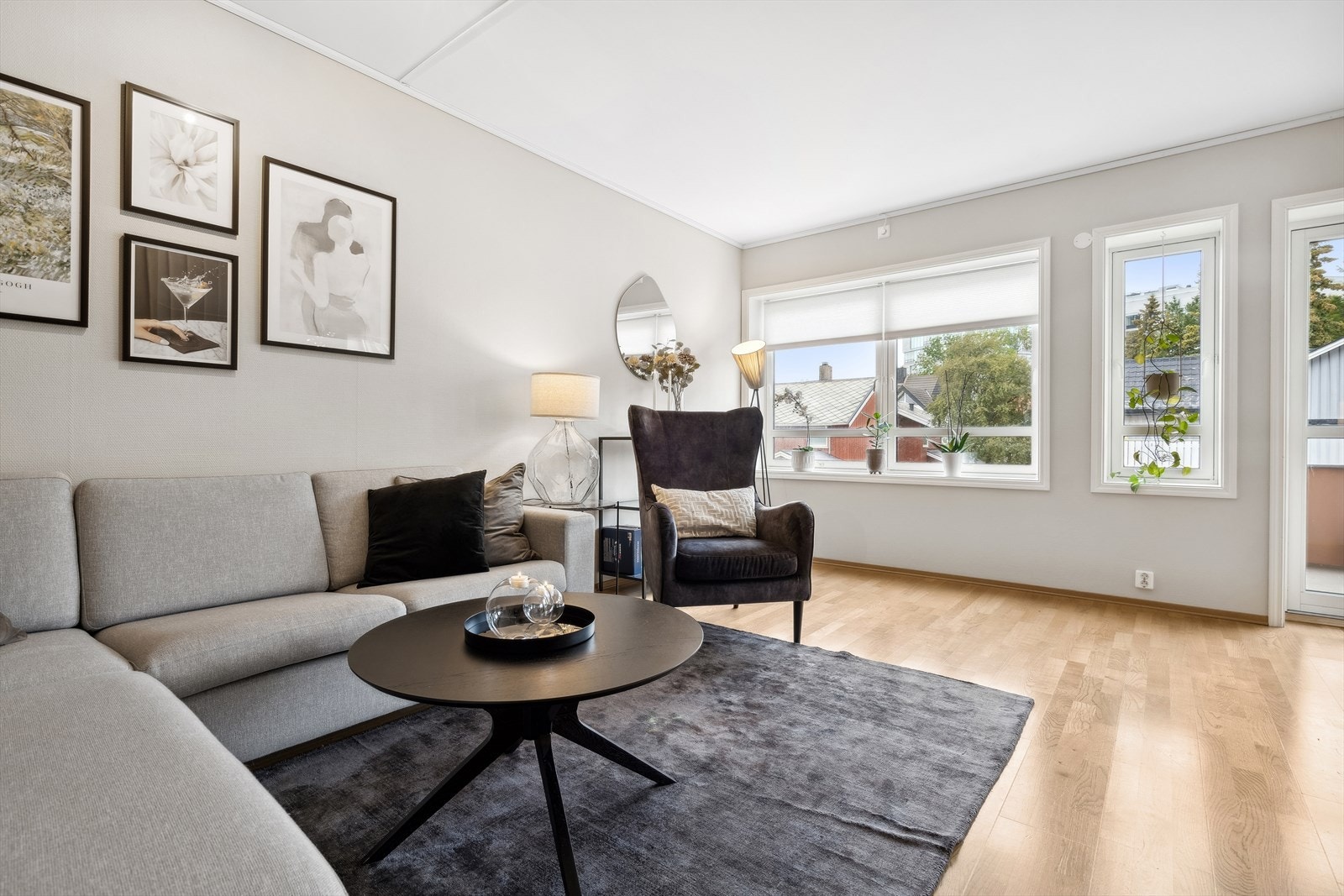 Leiligheten ligger pent til i 2 etasje. Galleribilde