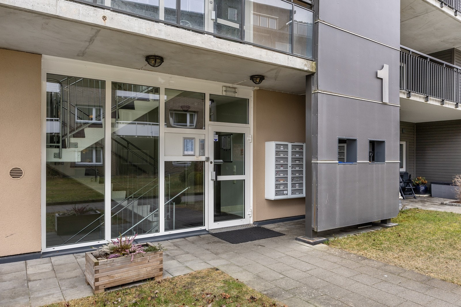 Leiligheten har adkomst via felles oppgang med heis. Galleribilde