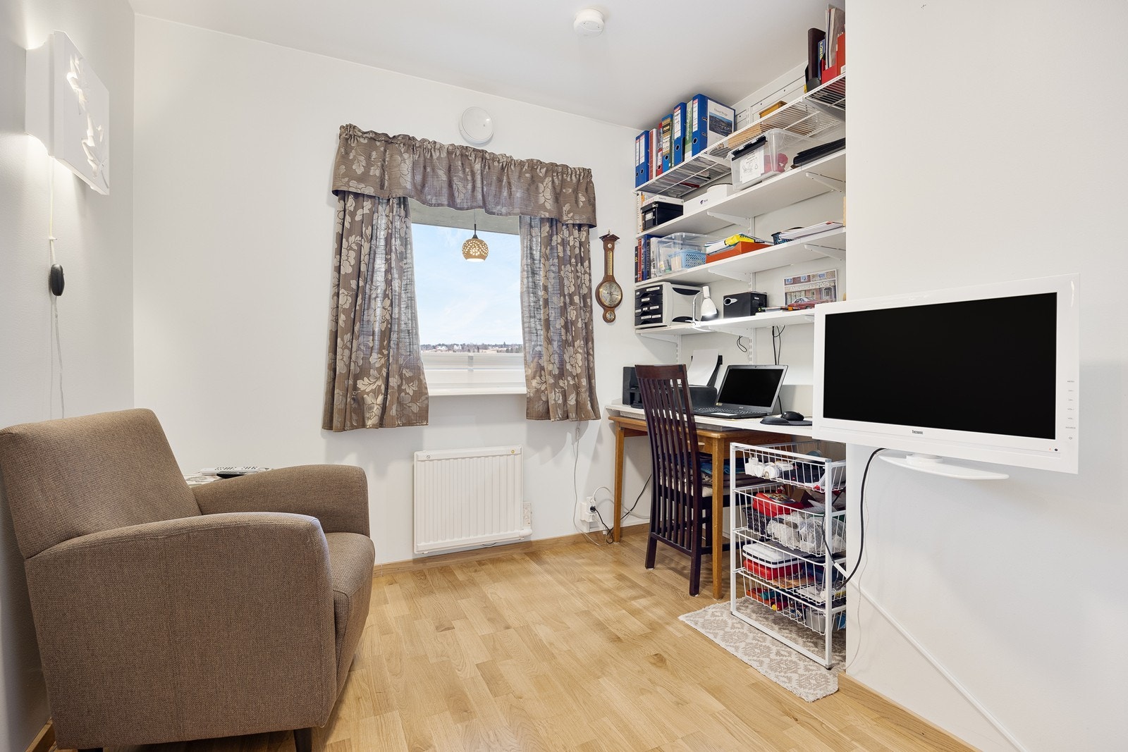 I tilknytning til soverom 2 ligger også en praktisk bod for ekstra lagring.
I tillegg er det også lagringsplass i en disponibel kjellerbod på ca. 5 kvm. Galleribilde