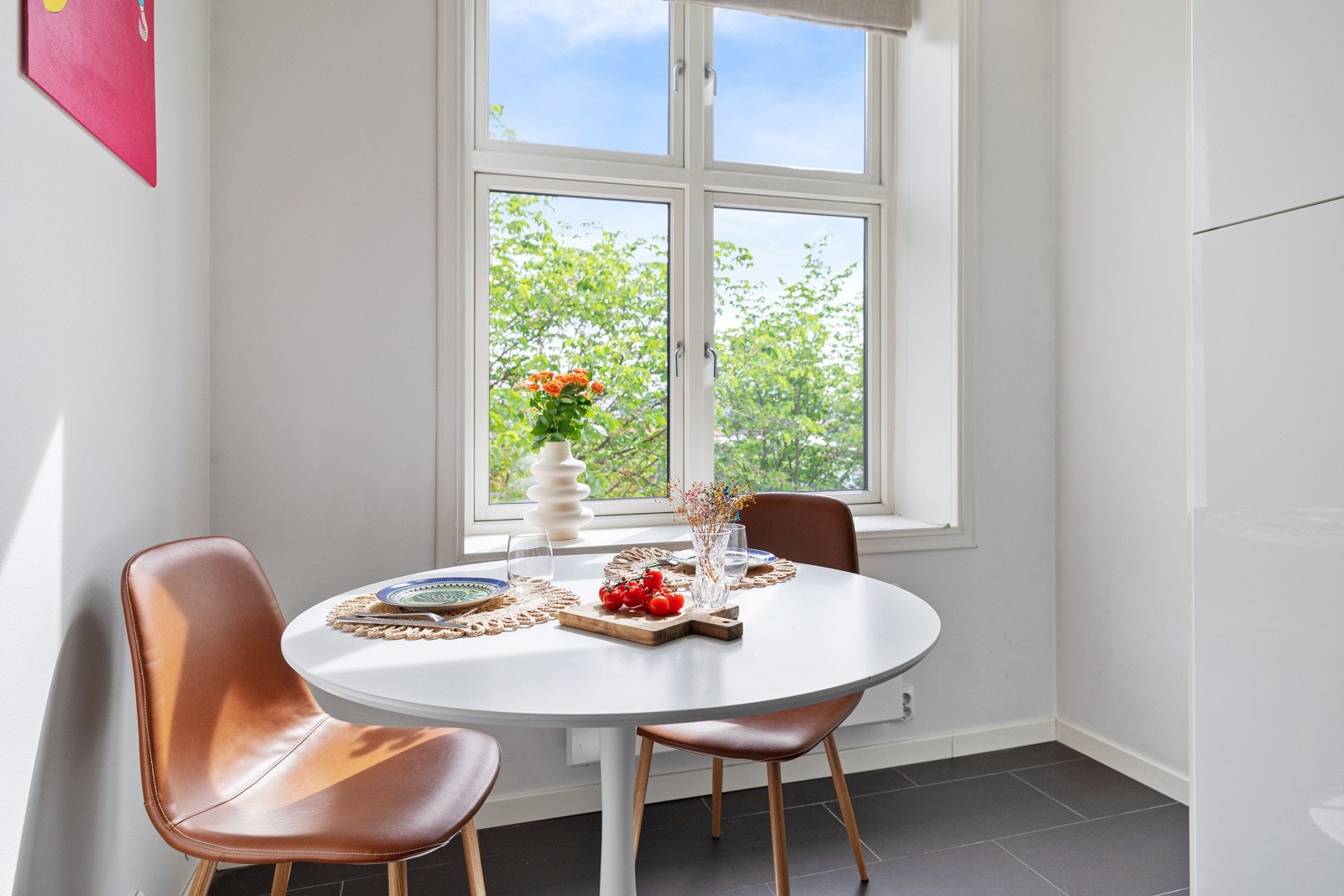 Frokosten kan nytes på kjøkkenet med utsyn man ikke kan gå lei Galleribilde