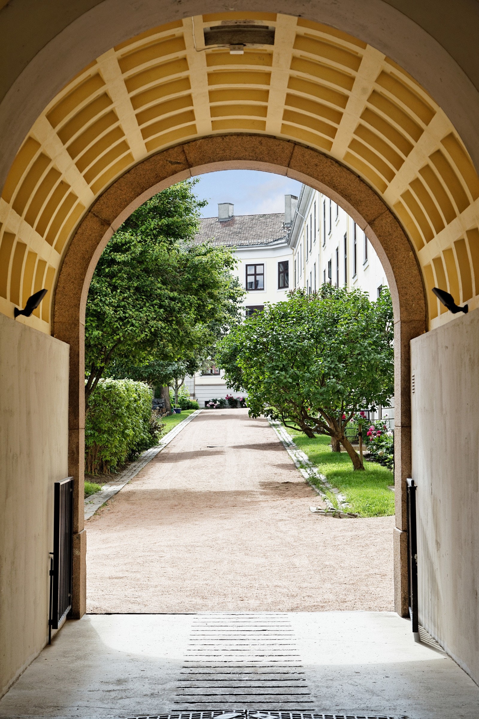 Innbydende inngangsport til borettslaget Galleribilde