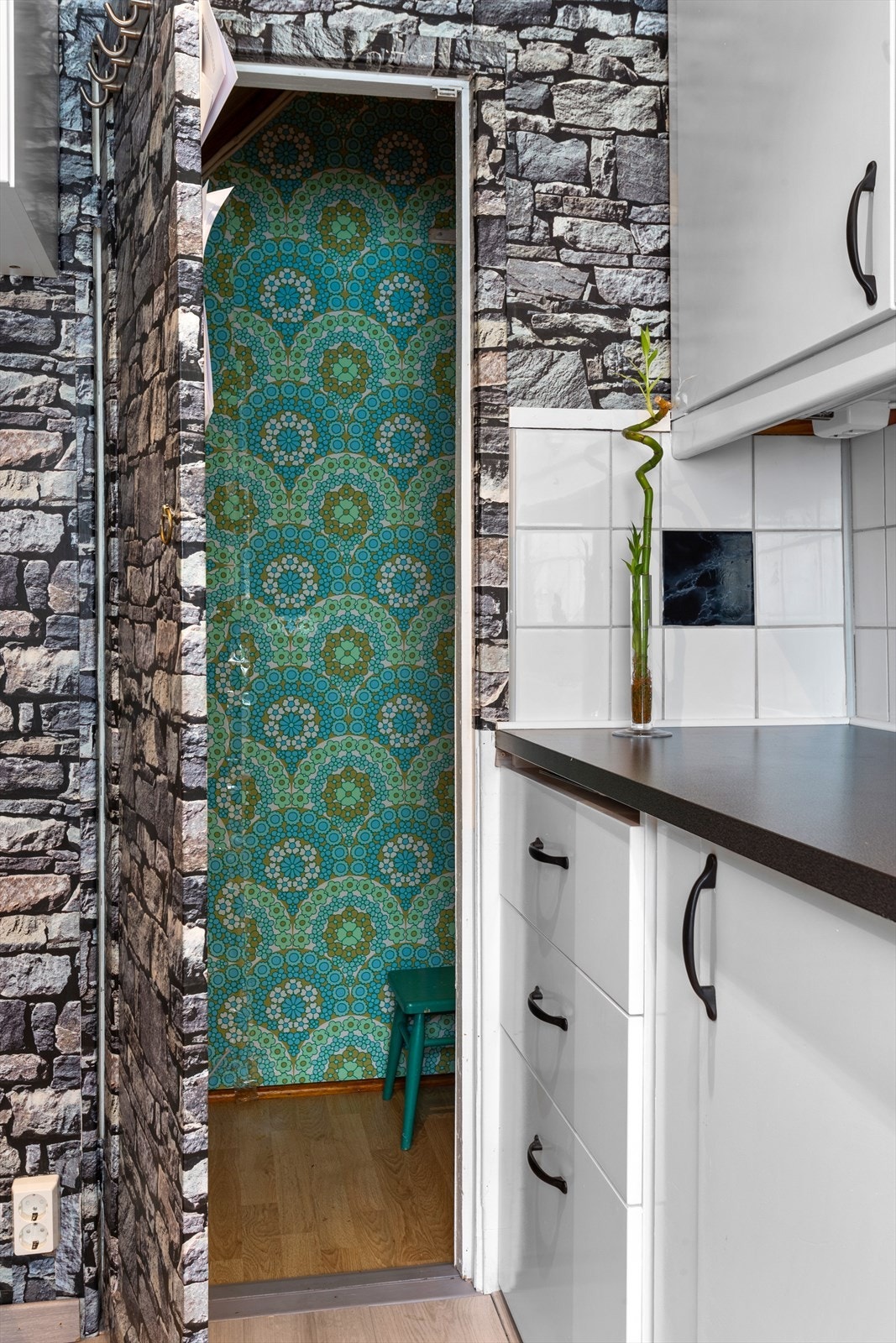 Spisskammers tilknyttet kjøkkenet - tidligere trapp ned til kjeller Galleribilde