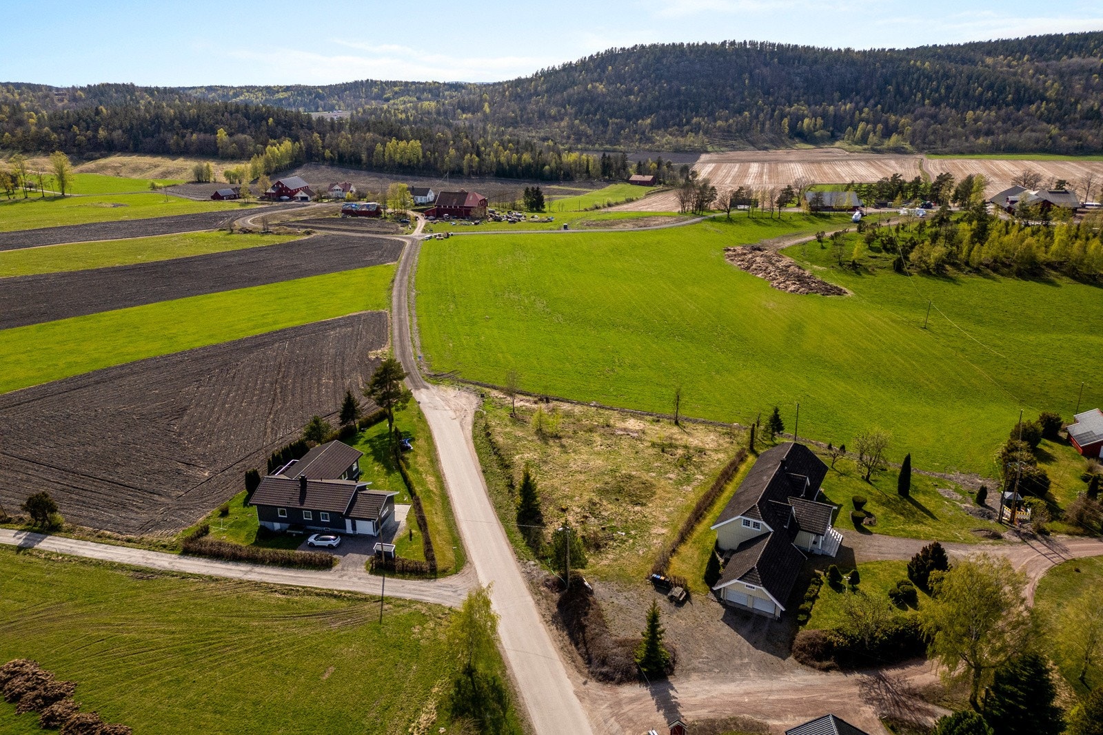Her har du turområder og utmark som nærmeste nabo, kun 7 minutter fra E18 og 14 minutter til Tønsberg sentrum. Galleribilde