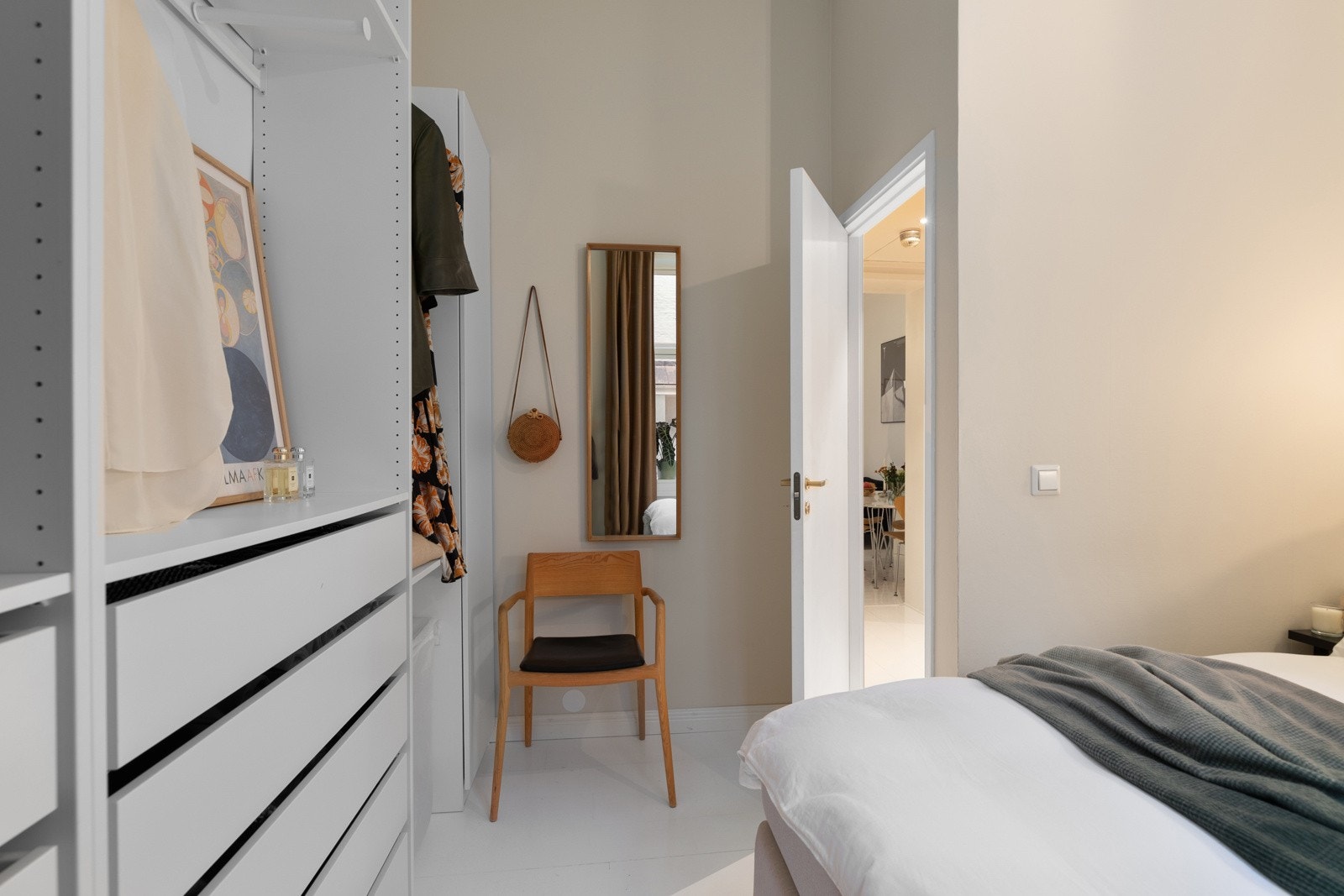 Leiligheten disponerer ytterligere lagringsplass i to kjellerboder Galleribilde