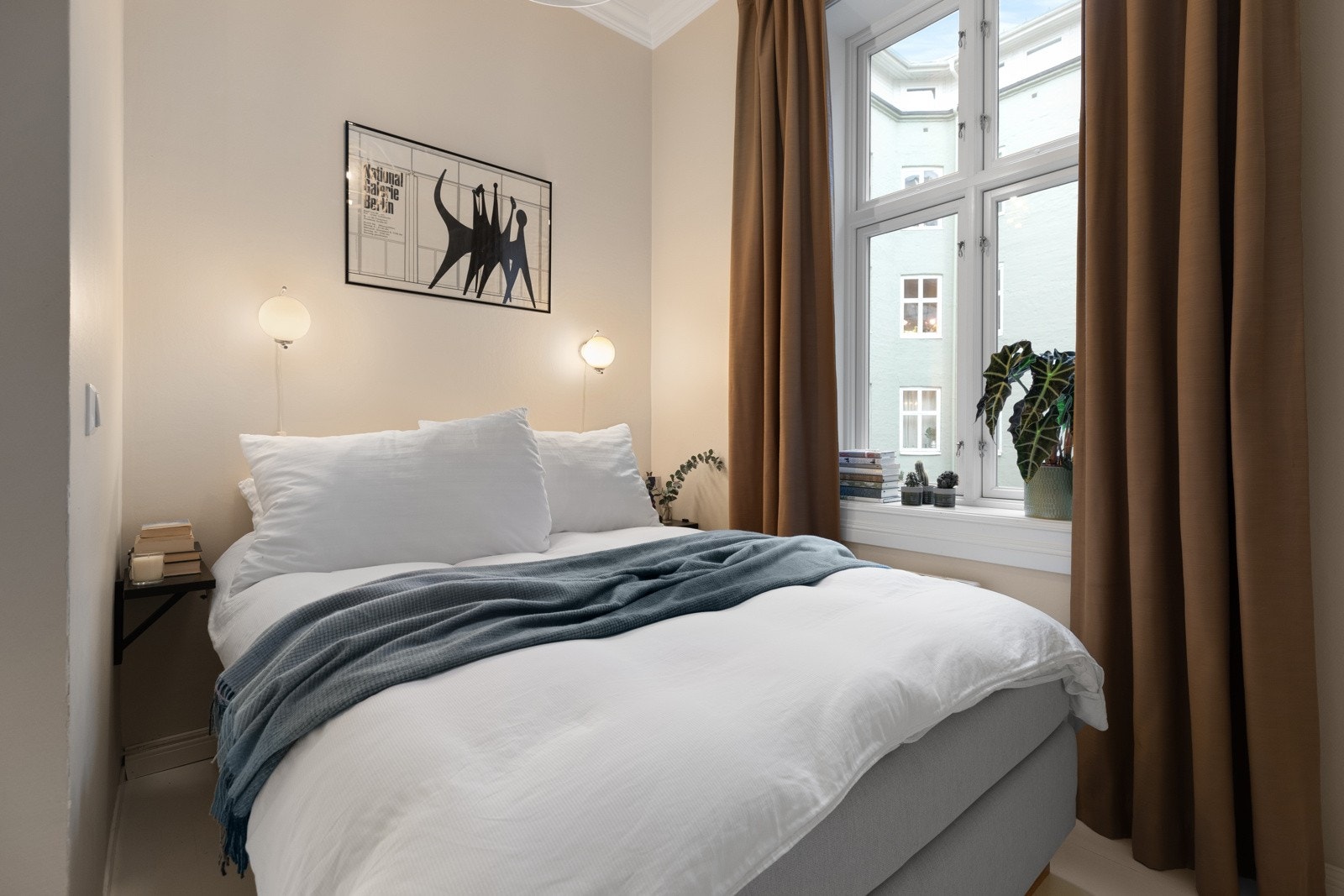 Soverommet er innredet i behagelige fargevalg som gir rommet en god atmosfære Galleribilde