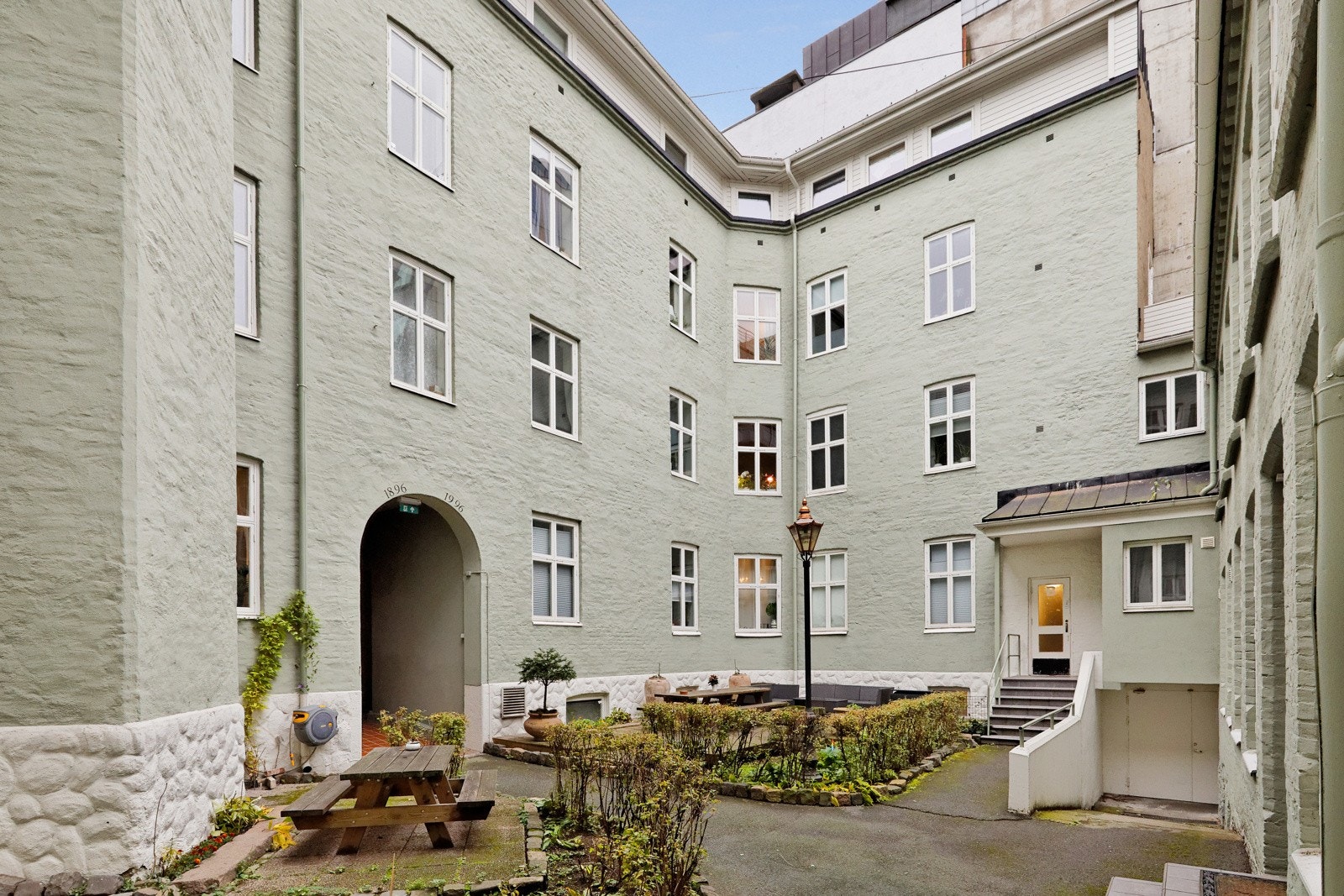 Her vil du oppleve en usjenert følelse, med kun 3 minutters gange fra døra til storbylivet Galleribilde