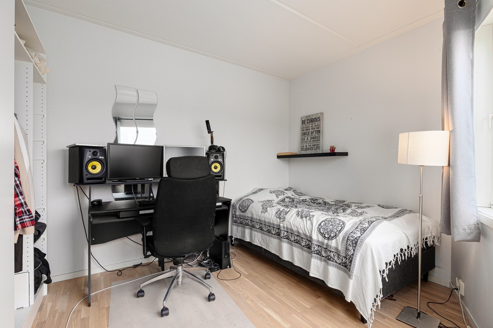 Soverom av god størrelse. Seng medfølger. Galleribilde