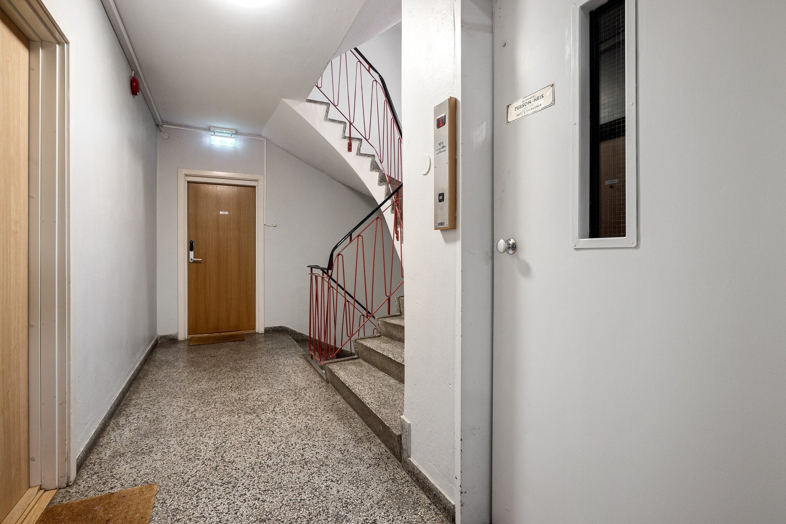 Det er heisadkomst opp til leilighetsplan. Galleribilde