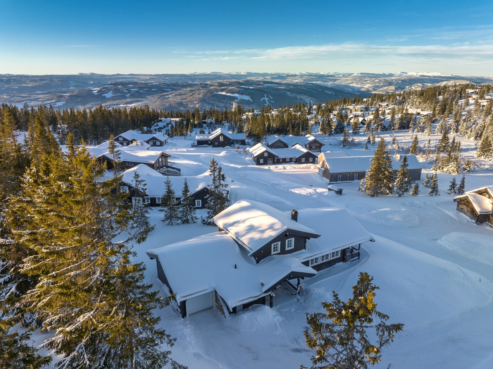 Hundersætervegen 718 ligger i et svært attraktiv område, nærmere bestemt på Gaiatoppen i et av de nyere feltene på Hafjelltoppen. Galleribilde