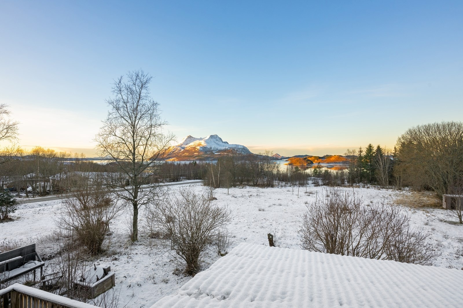 Attraktiv beliggenhet, med kort avstand til Engavågen sentrum og dets fasiliteter Galleribilde