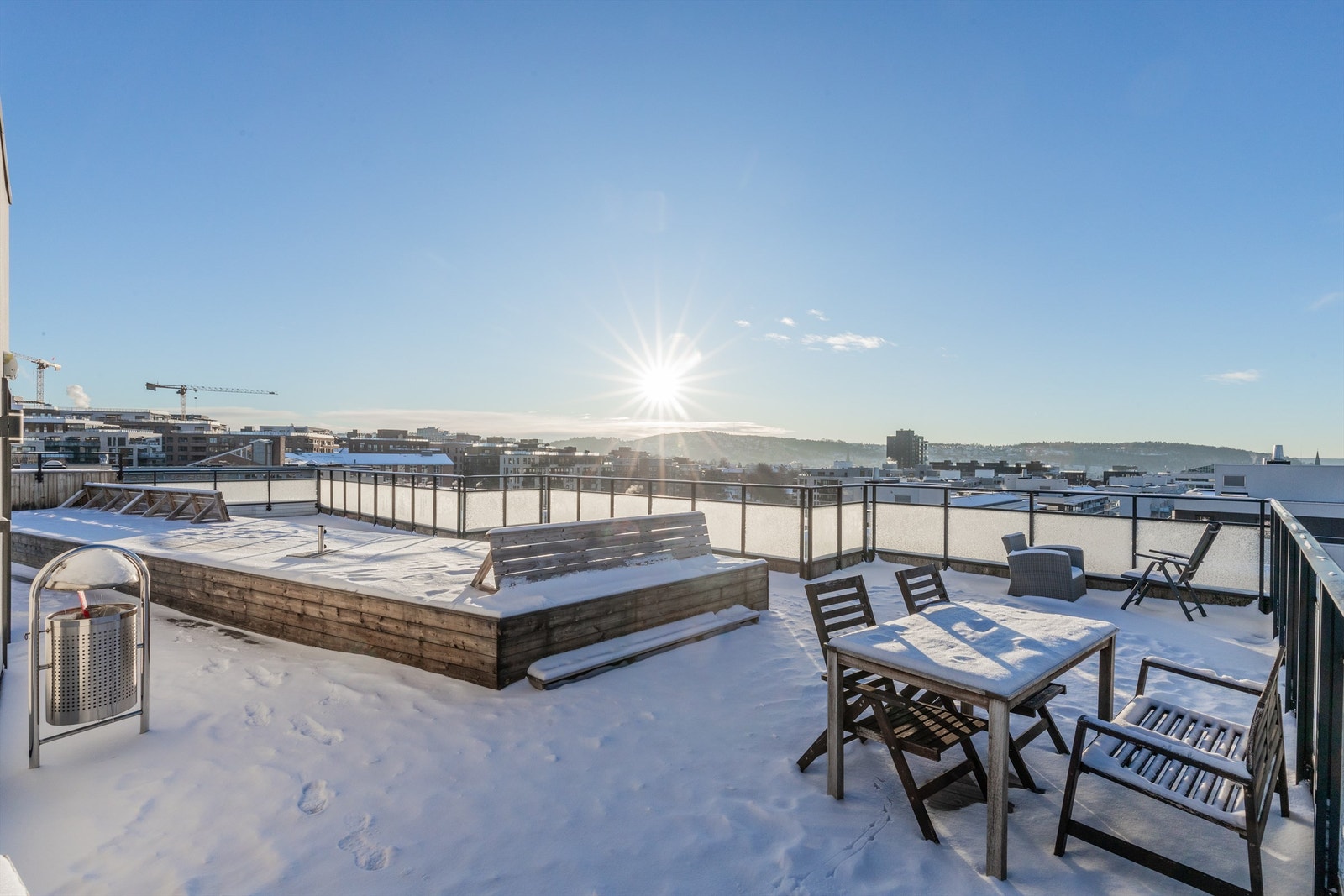 Felles takterrasse med fantastiske solforhold Galleribilde