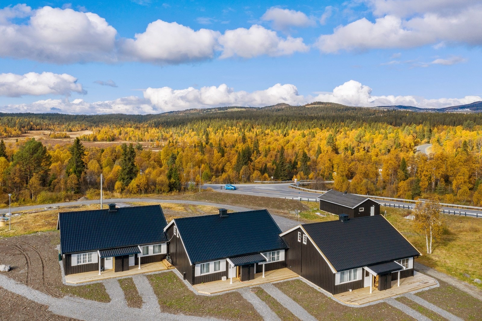 Det er busstopp like ved Hallingen, så hit kan du komme deg uten bil. Galleribilde