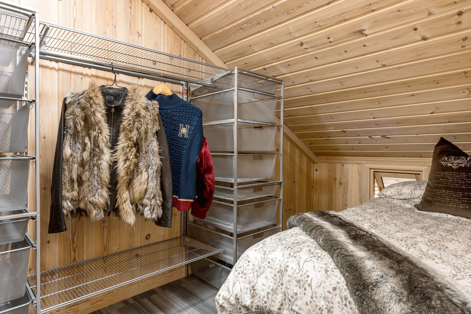 Sovealkove som også egner seg godt som et garderoberom eller hyttekontor. Galleribilde