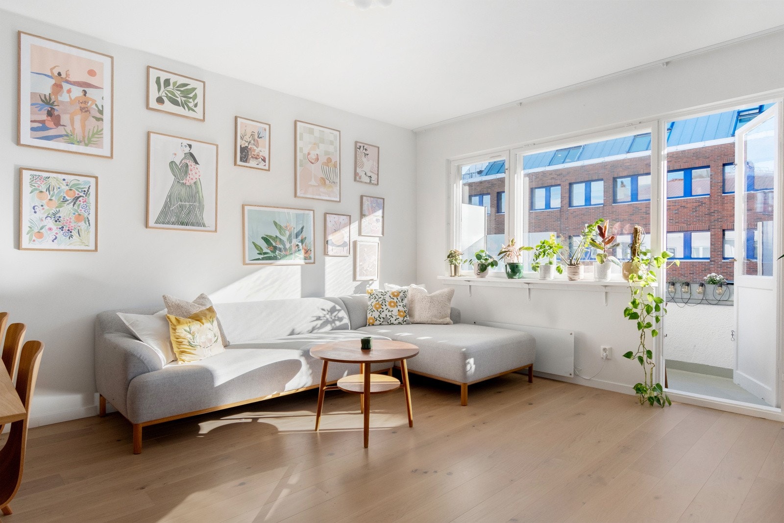 Sittegruppe i stue. Galleribilde