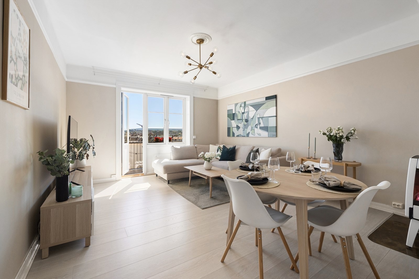 En stilsikker, gjennomført og romslig 2-roms i et av de ærverdige Ila-kvarterene mellom St. Hanshaugen og Grünerløkka. Galleribilde