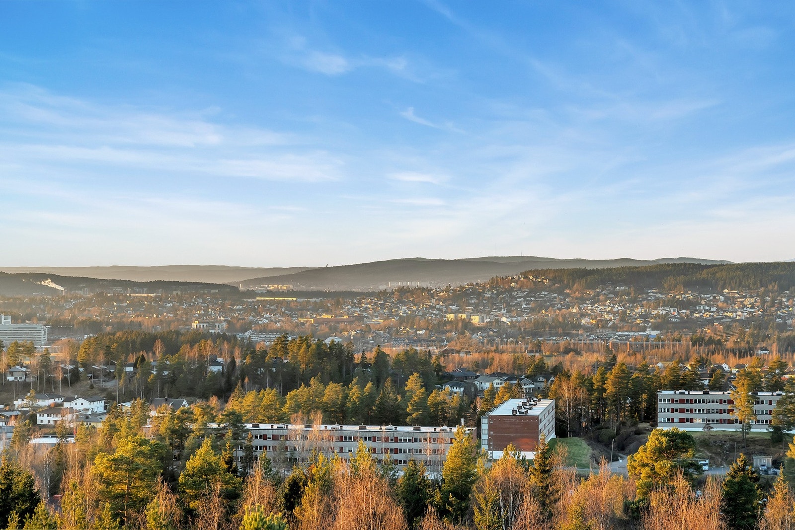 Fantastisk vidstrakt og naturskjønn utsikt fra leiligheten. Galleribilde