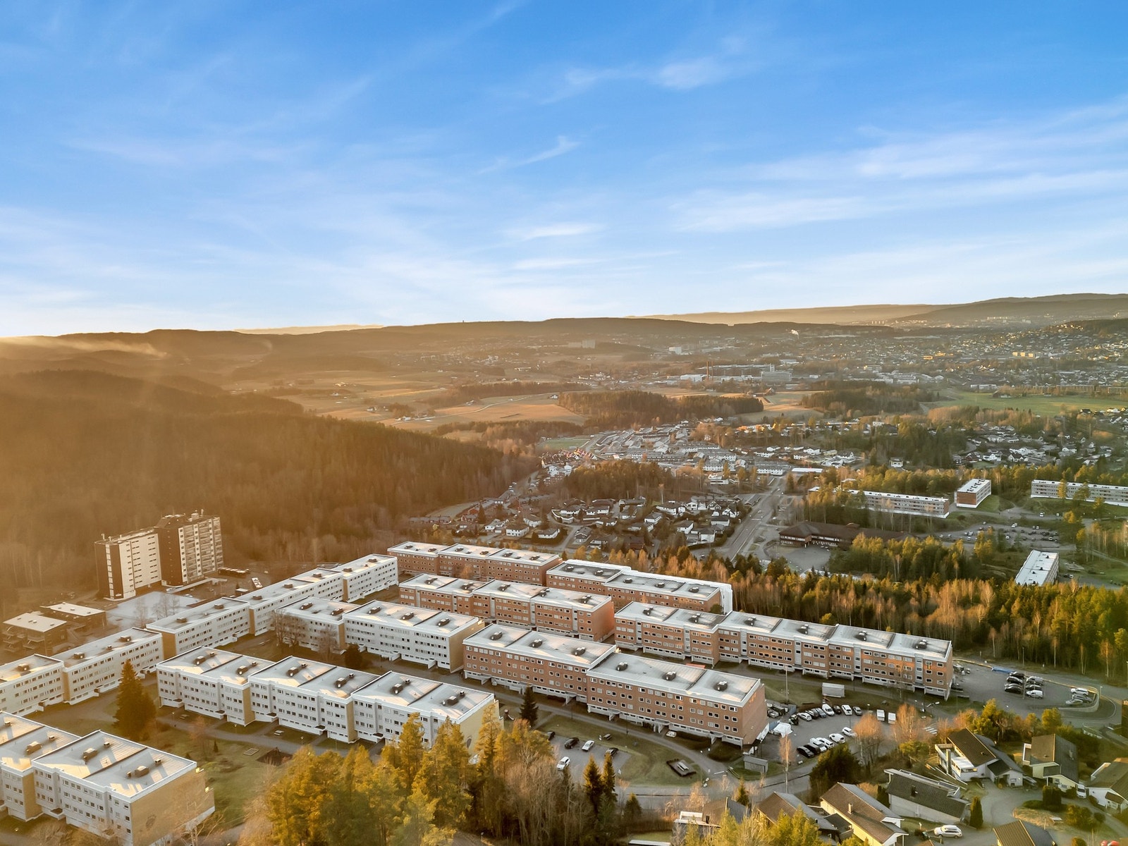 Borettslaget er omkranset av frodige skogsområder og inviterer til et aktivt friluftsliv rett utenfor døren. Galleribilde