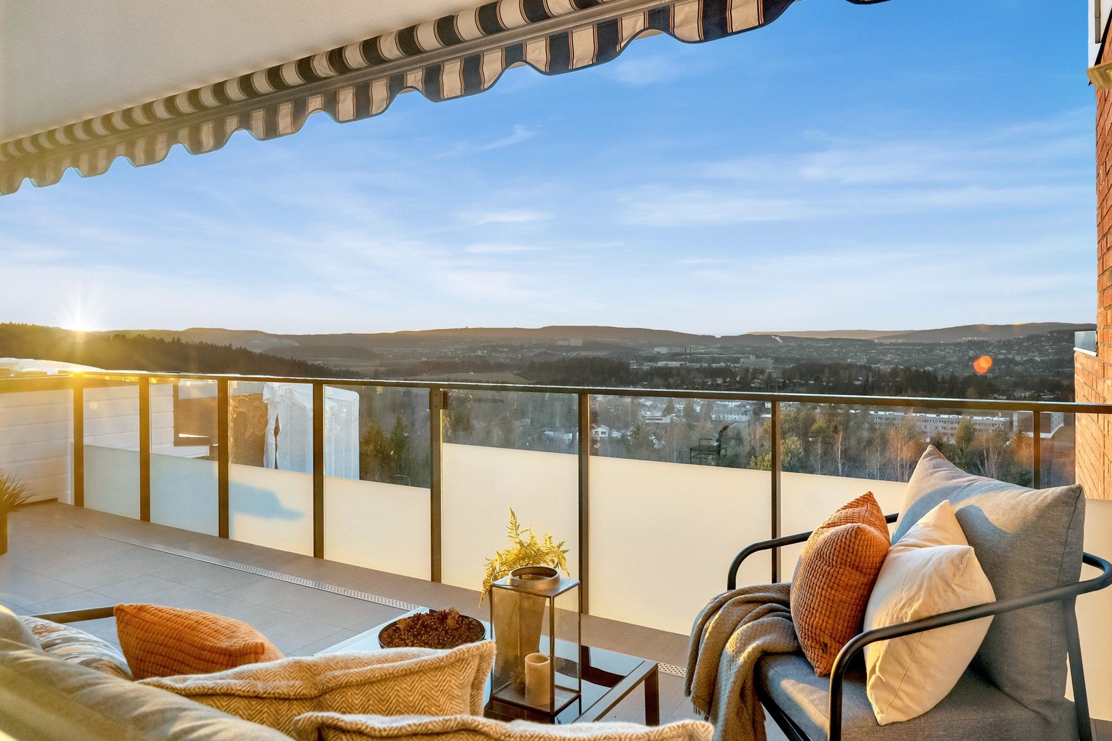 På balkongen er det en utvendig bod på ca. 4 m². Galleribilde