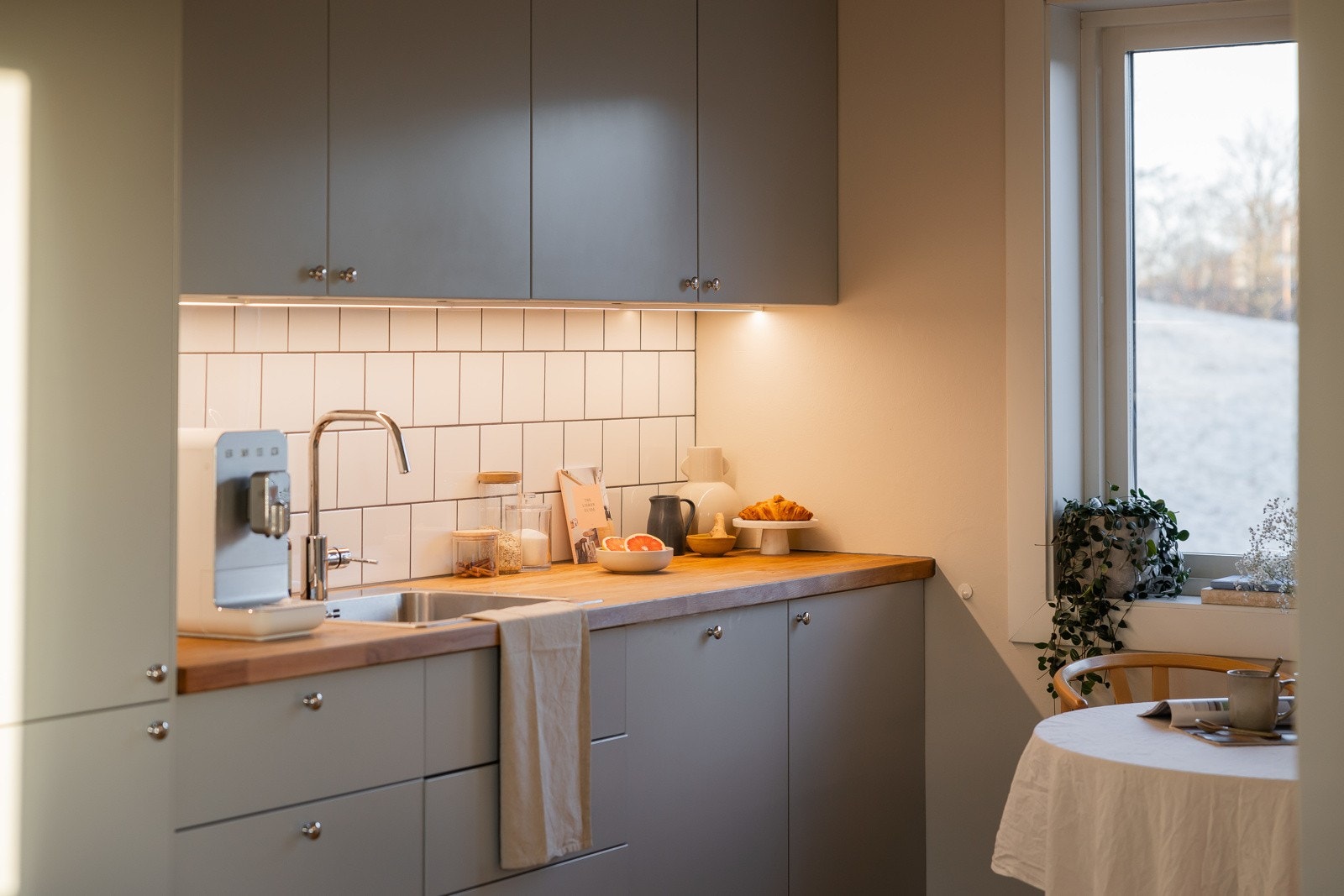 Kjøkkeninnredningen fra Ikea er oppgradert i regi av tidligere eier i 2018 (ifølge tidligere salgsoppgave). Galleribilde