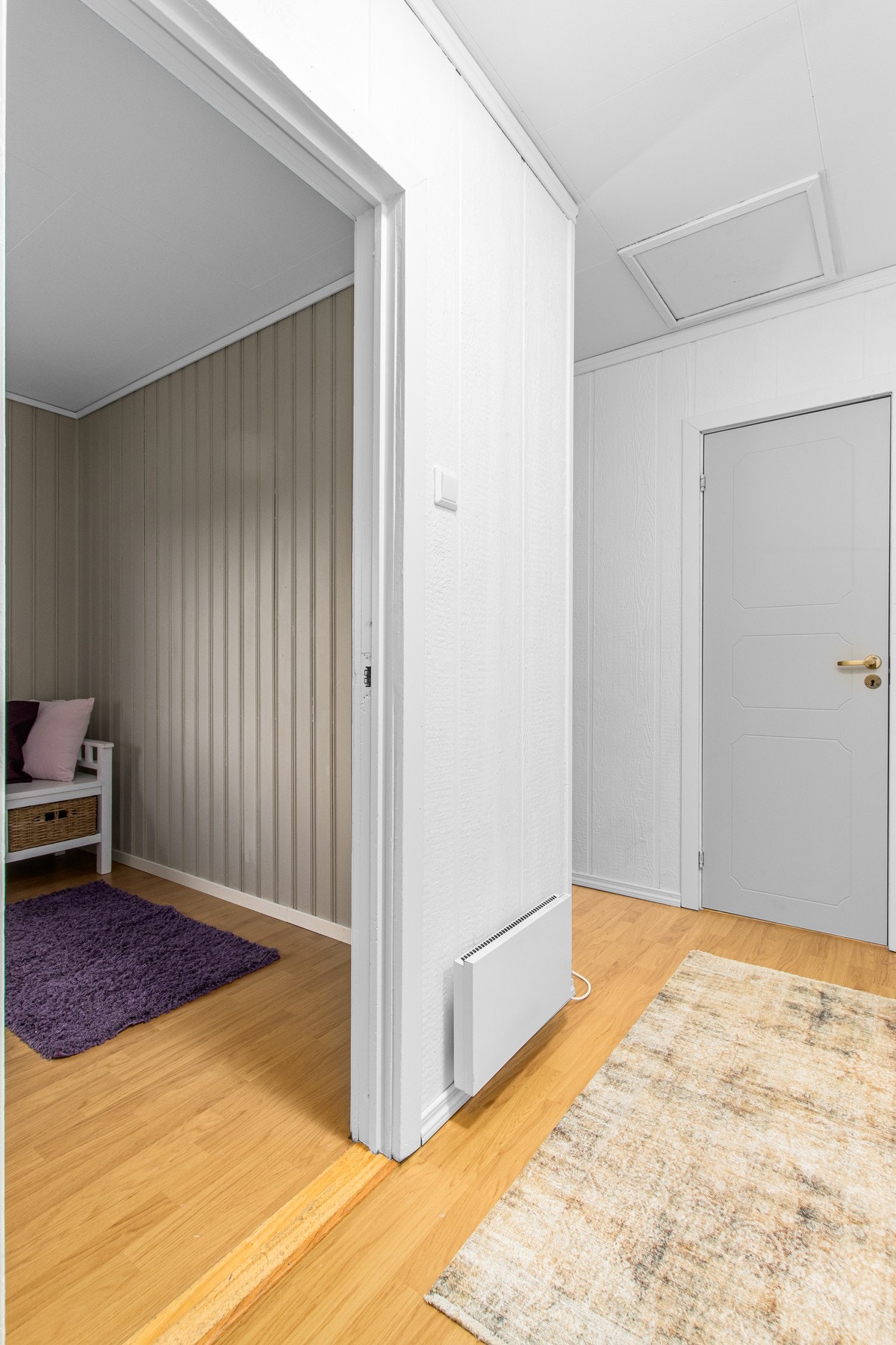 2. etasje inneholder 2 soverom, bad og bod. Galleribilde