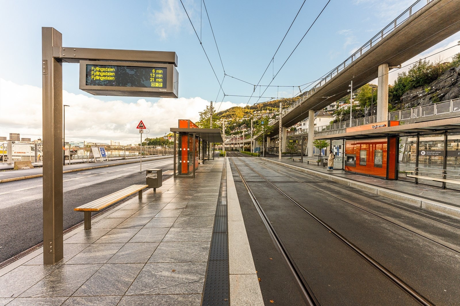 Det er også kort vei til Bybanen som tar deg inn til Bergen Sentrum på 4min. Galleribilde