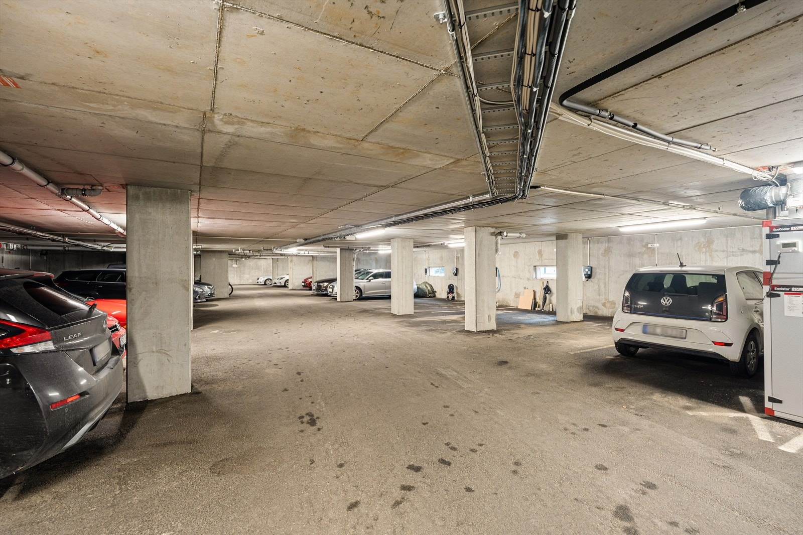 Det medfølger fast parkeringsplass i garasjeanlegg som er tilrettelagt for montering av elbil-lader. Galleribilde