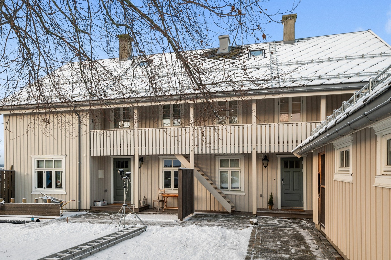 Loftsleiligheten har inngang fra andre etasje. Galleribilde