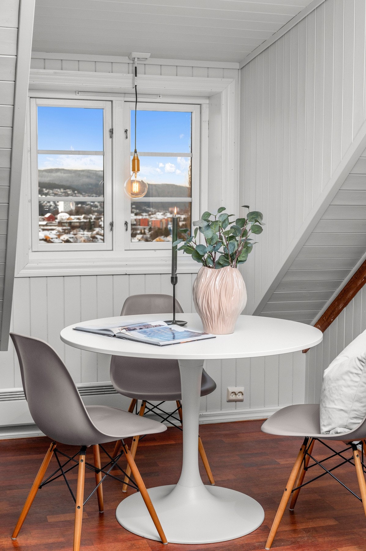 Hyggelig spisekrok med nydelig utsikt. Galleribilde