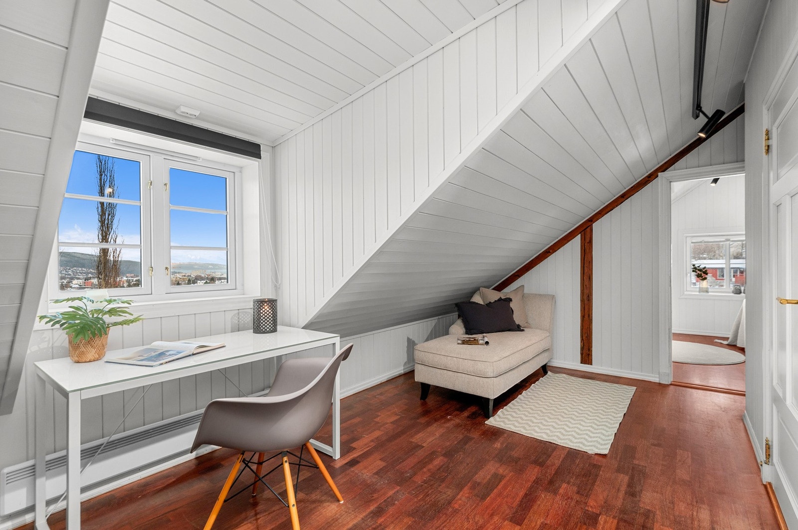 Her er det god plass til å rigge seg på hjemmekontor. Galleribilde