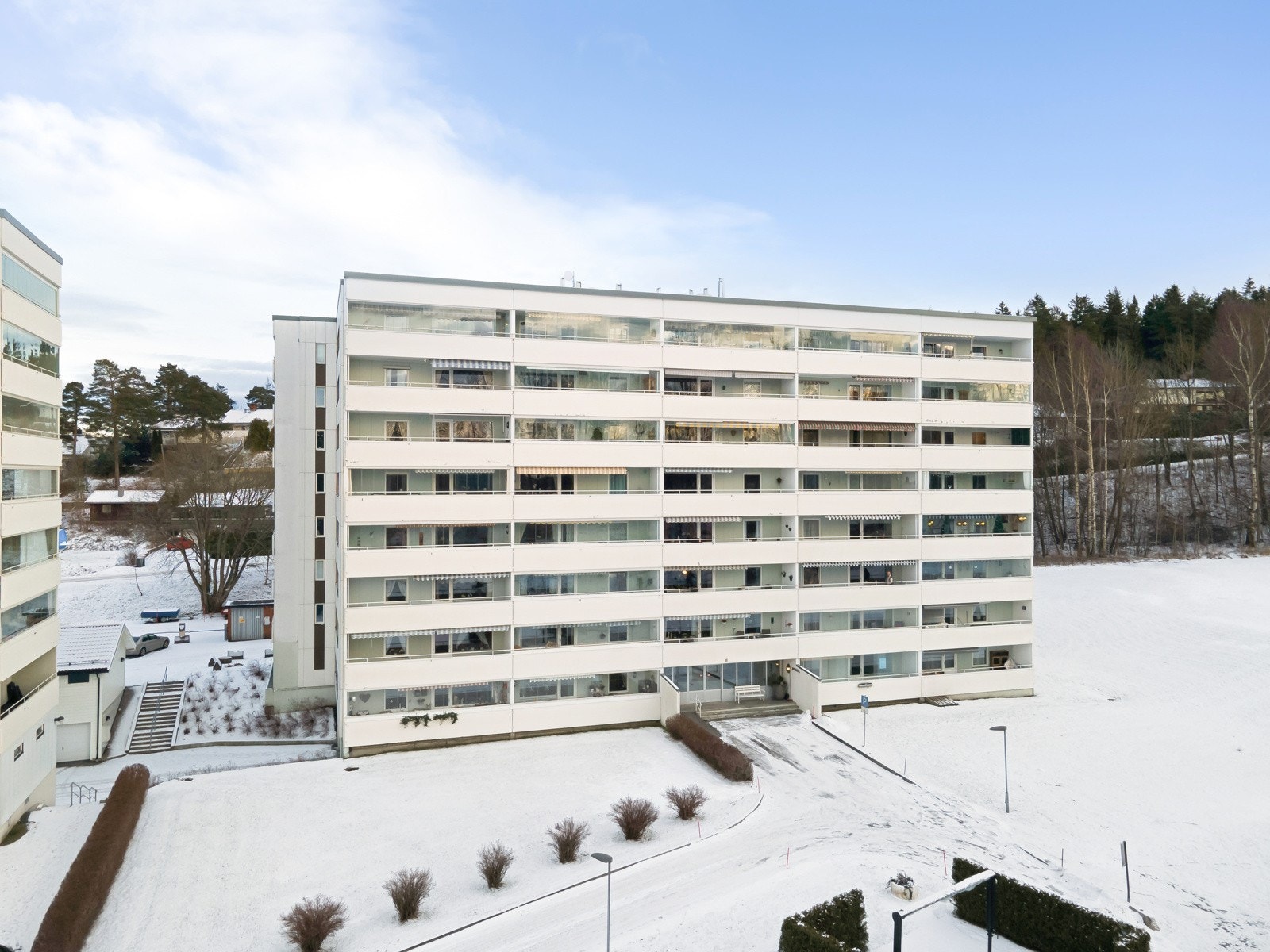 Leiligheten ligger i 7 etasje. Adkomst med heis. Galleribilde