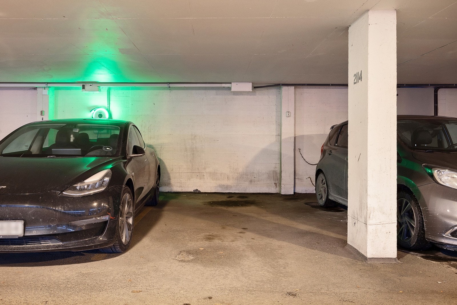 Garasjeplass med mulighet for å etablere ladestasjon Galleribilde