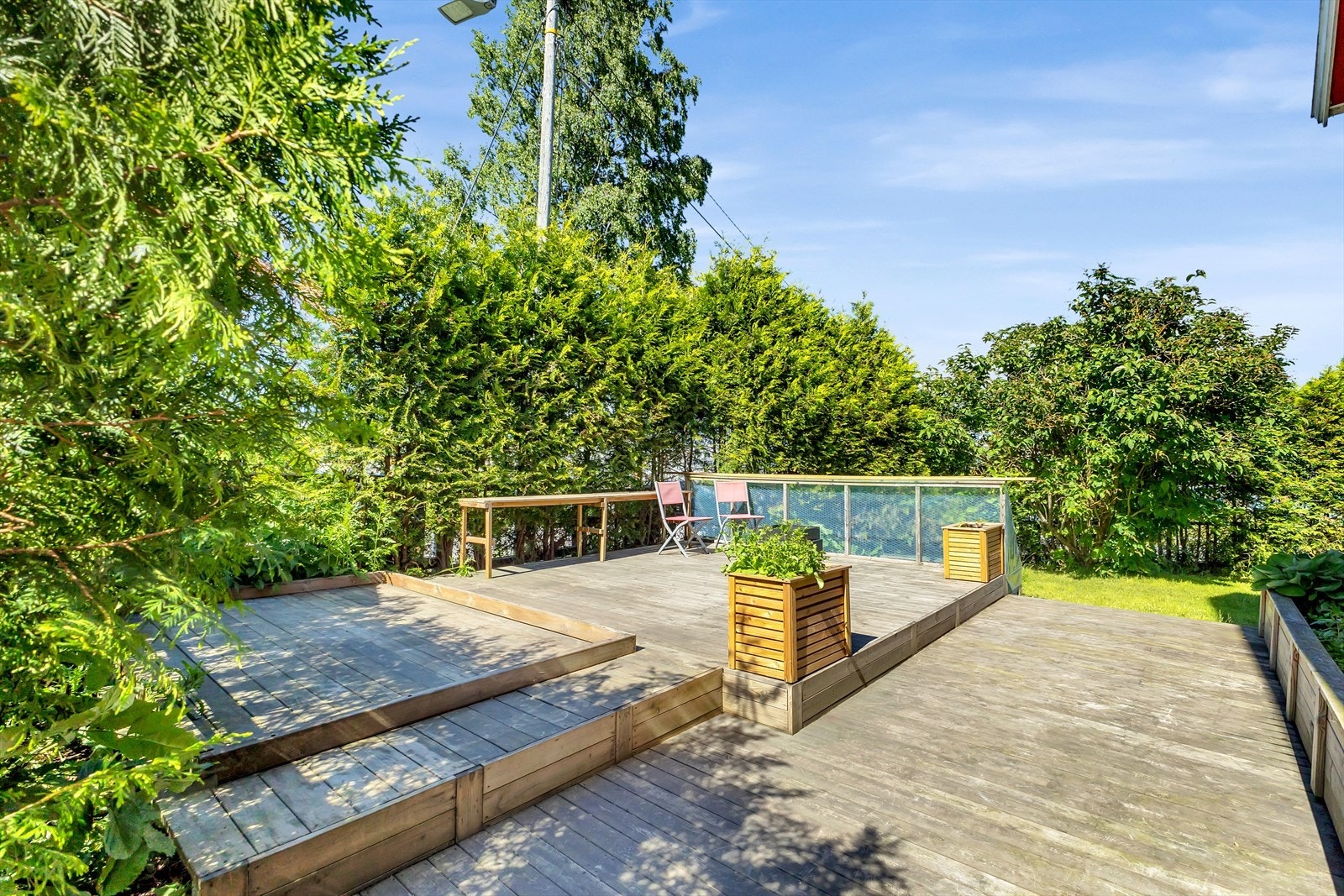 Terrasseplatting på ca. 42 m² i hagen Galleribilde