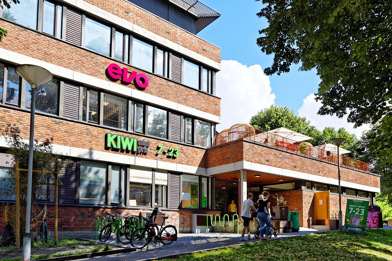 På Lindern lever du i stille og grønne omgivelser, men med alt du behøver i nærheten. Det ble i 2024 åpnet ny Kiwi og Evo treningssenter like i nærheten Galleribilde