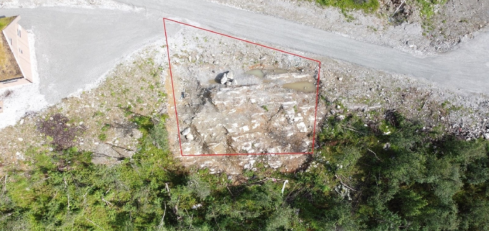 Inntegnede tomtegrenser er kun illustrert som en indikasjon og ikke nøyaktige. Se vedlagt matrikkelbrev for nøyaktige punkter. Galleribilde