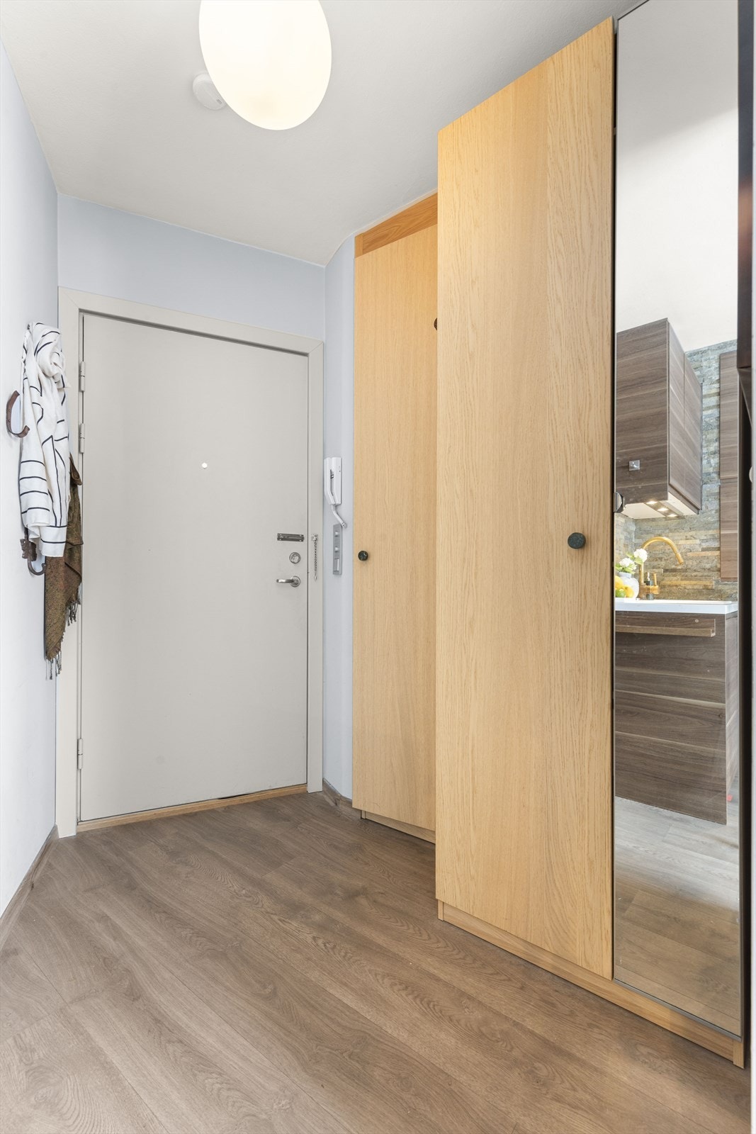 Entrè med garderobe Galleribilde