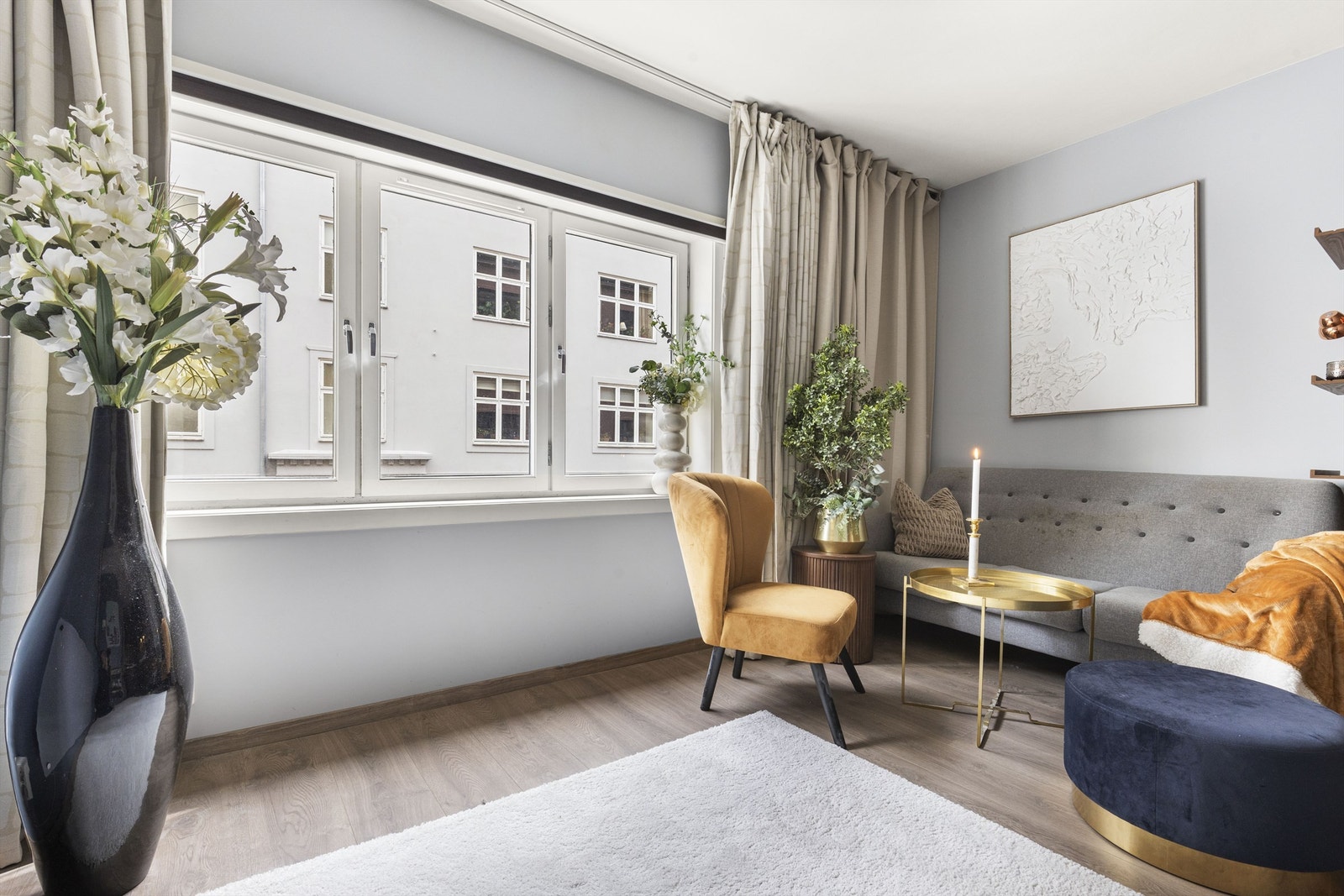 Den åpne planløsningen gir deg muligheten til å møblere boligen på flere måter Galleribilde