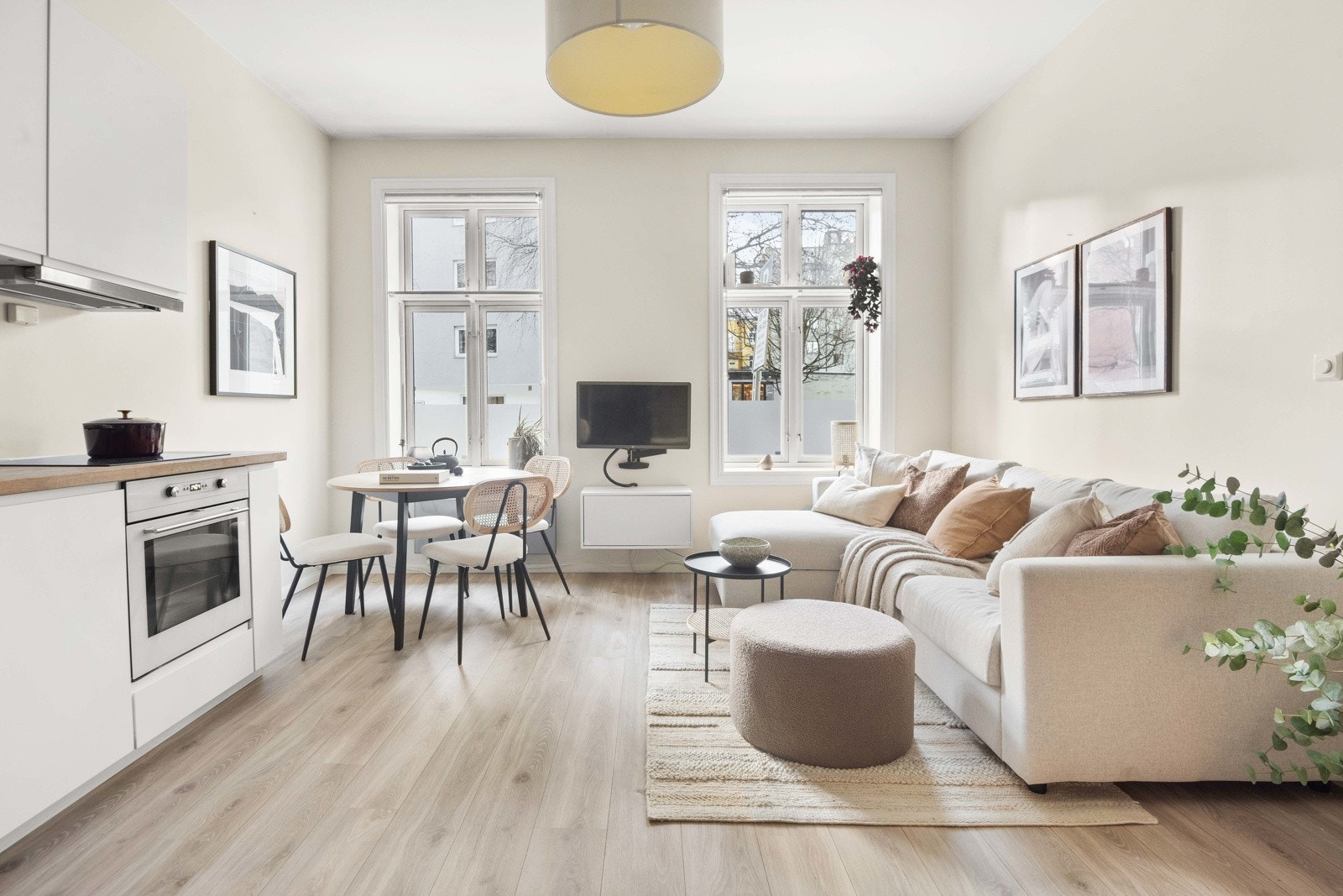 Praktisk åpen stue og kjøkkenløsning. Galleribilde