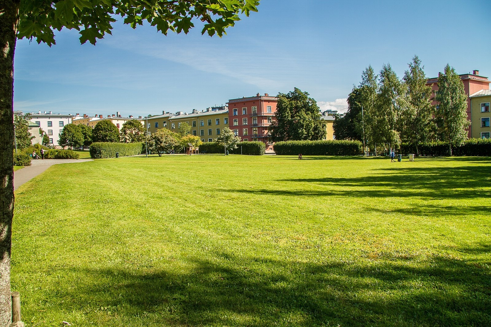Kort vei til flere parker; Torshovparken og Torshovdalen samt til Akerselva med sine rekreasjonsmuligheter. Kort vei også til Myrens Sportssenter med treningssenter, squash, klatrevegg og golfsenter. Galleribilde