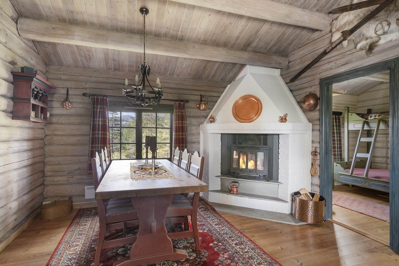 Peis i kjøkken. Galleribilde