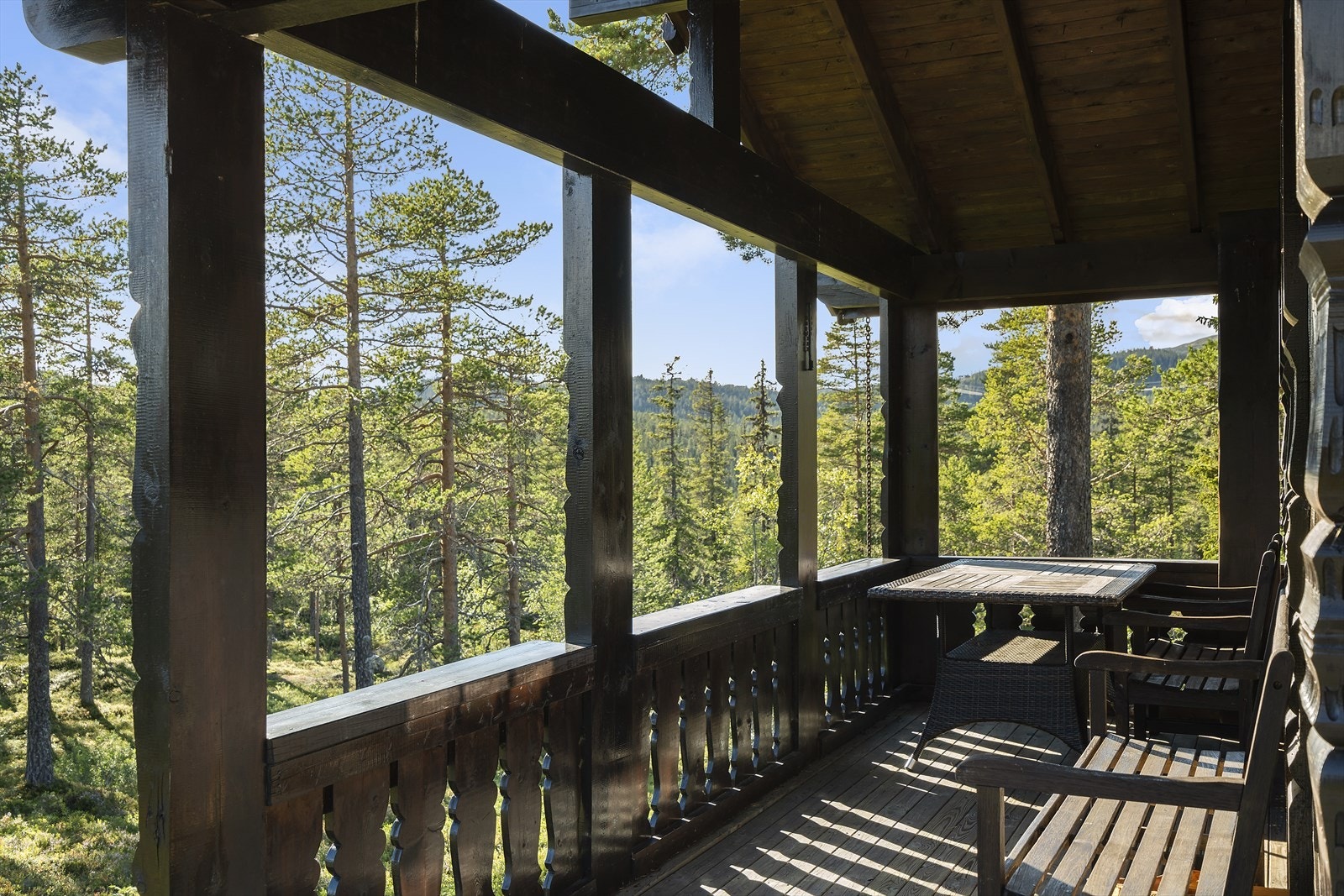 Romslig terrasse på 24 kvm med flott utsyn. Galleribilde