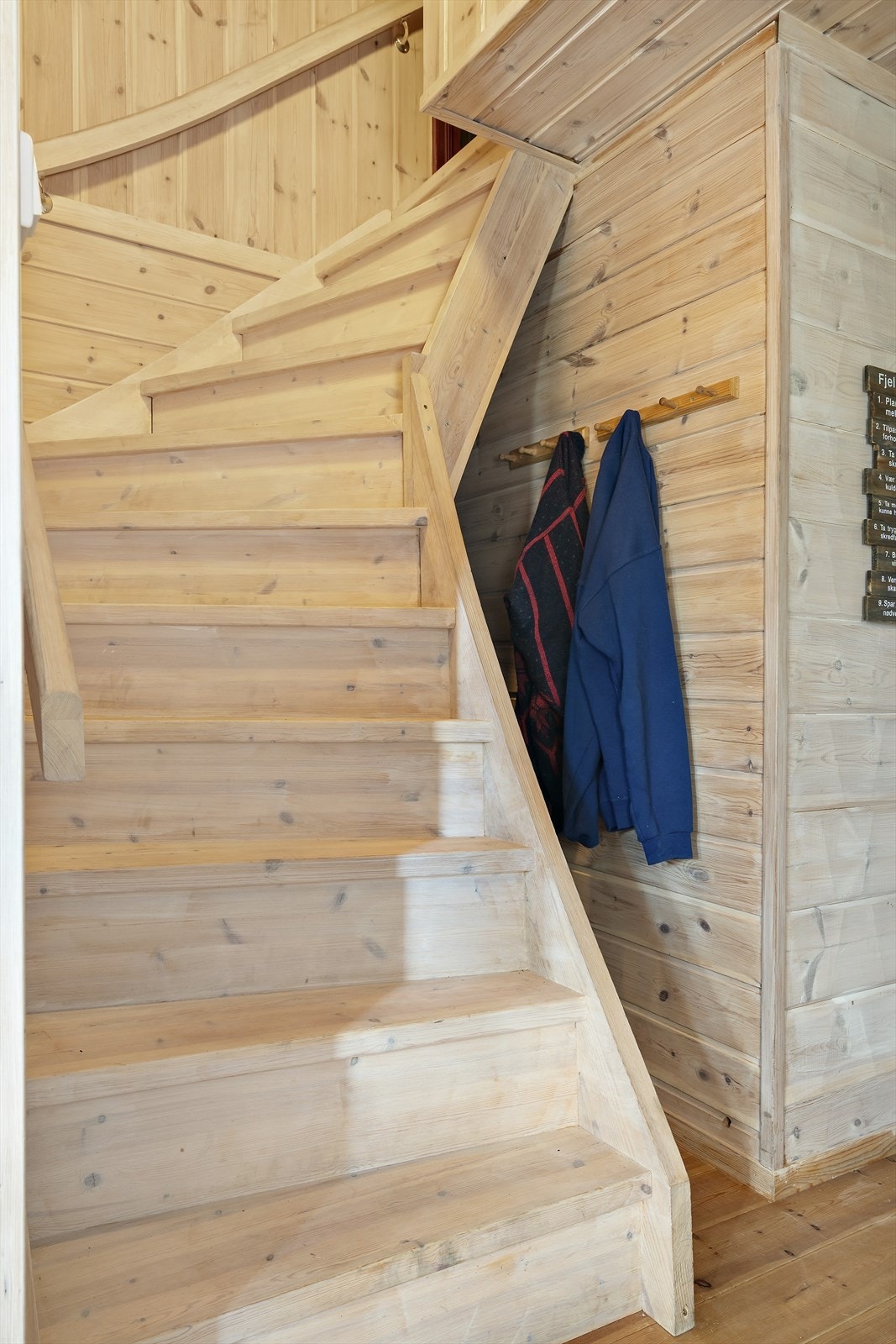 2. etasjen inneholder et soverom og et innredet rom. Galleribilde